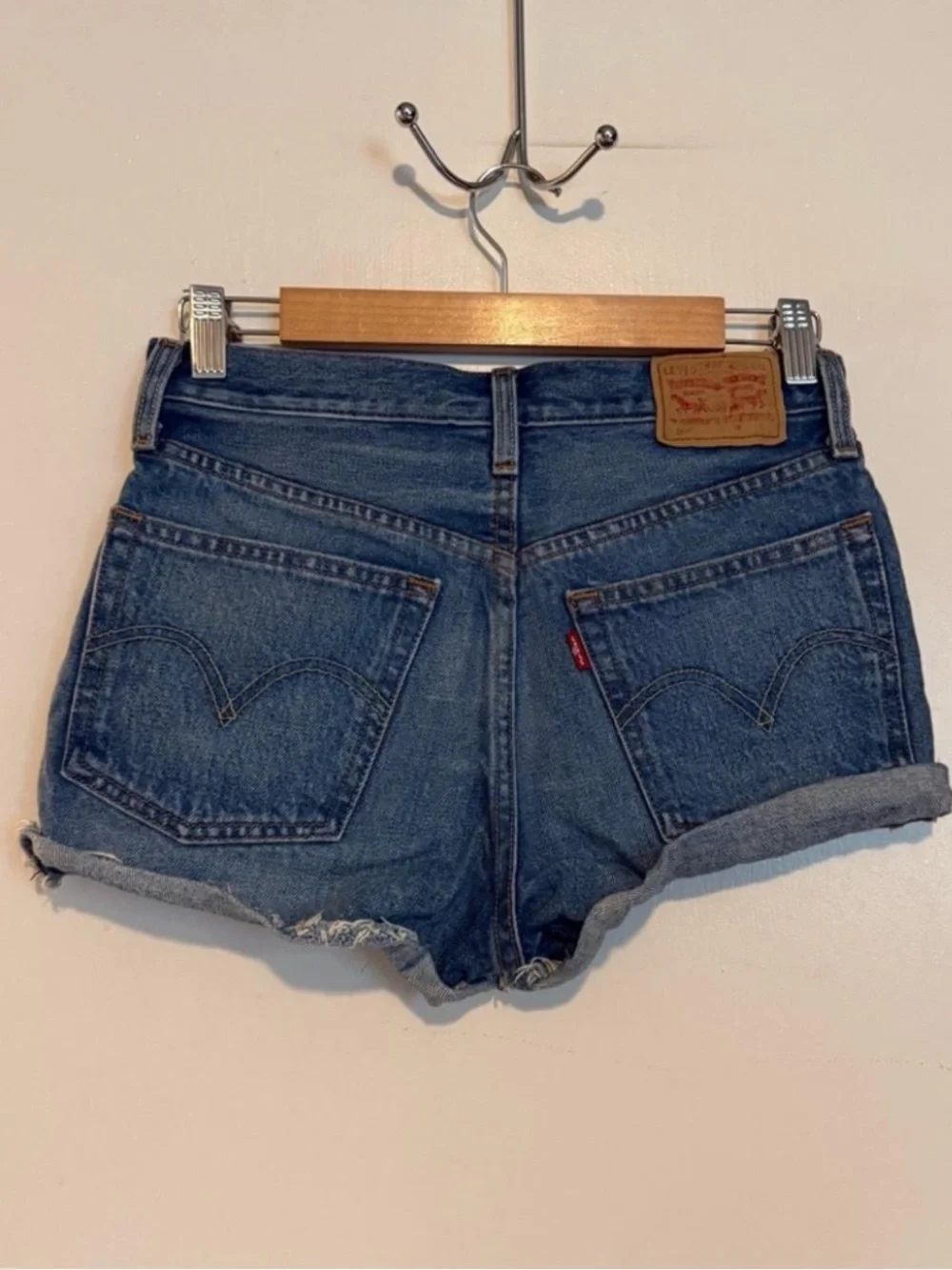 Levi’s Mid rise cuffed cut off button fly mid rise short jean shorts  size W24